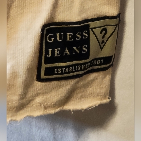 Guess Short Sleeve Quarter Zip Shirt with factory slots. Men's Size-Medium - Picture 3 of 6